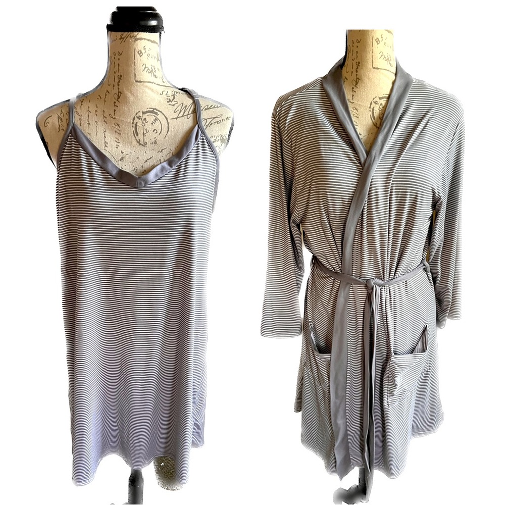 Tahari night gown & robe (2) piece set